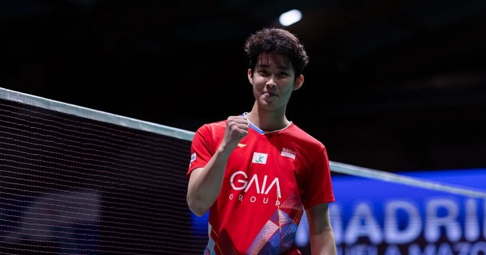 News | BWF World Championships Singapore's Loh Kean Yew advances to BWF World Championships quarters after comeback against Japan's Naraoka